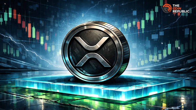XRP 일주일 50% 급등 뒤 무엇을 봐야 할까? ETF·미결제약정·현물 수요 분석 4 상승과 하락 캔들 차트를 배경으로 중앙에 XRP 로고 코인이 배치된 이미지